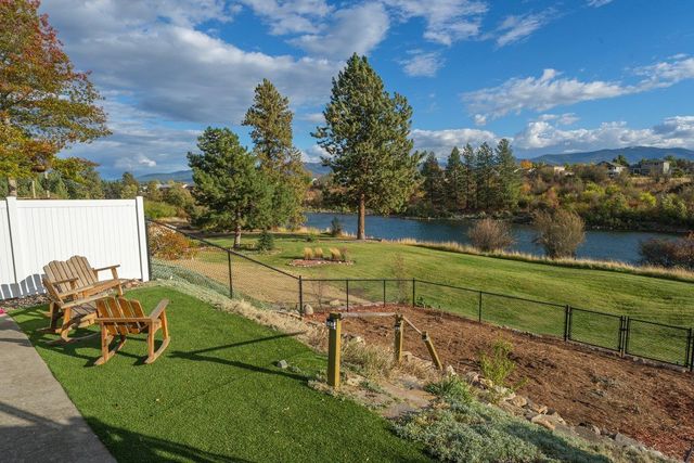 18924 E Montgomery Dr, Otis Orchards, WA 99027