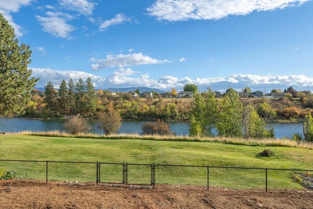 18924 E Montgomery Dr, Otis Orchards, WA 99027