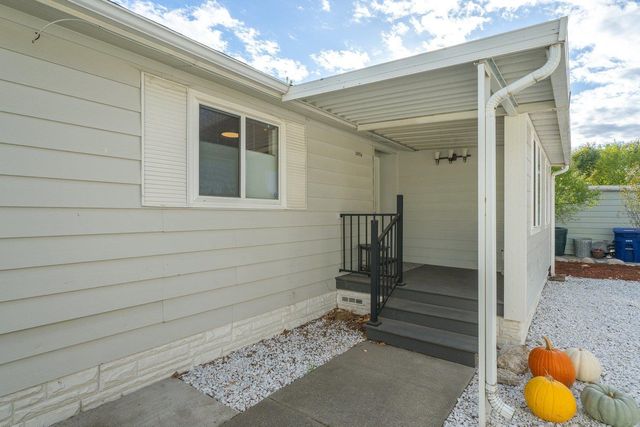 18924 E Montgomery Dr, Otis Orchards, WA 99027