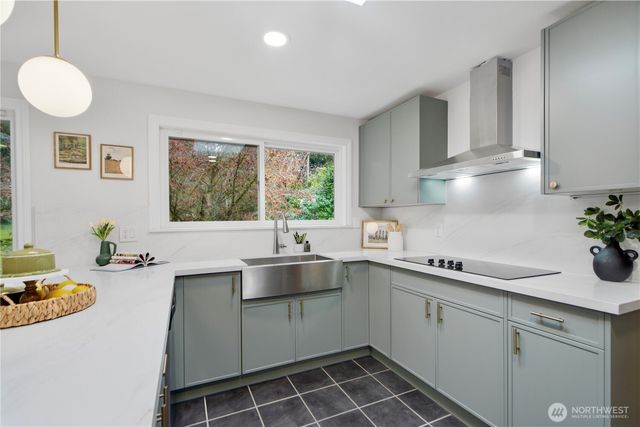 1705 NE 130th Place, Seattle, WA 98125