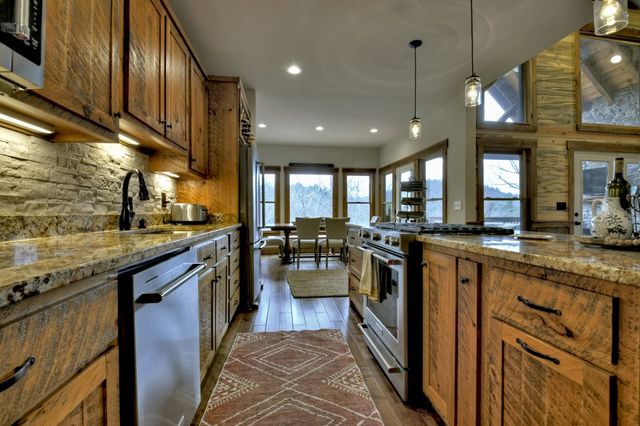 152 Oceola Drive, Ellijay, GA 30540