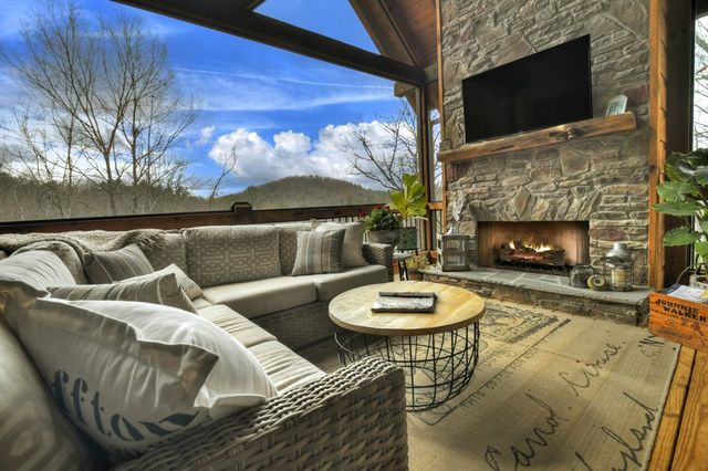 152 Oceola Drive, Ellijay, GA 30540