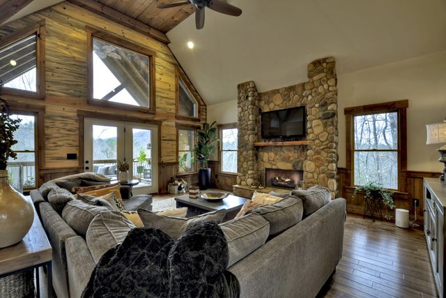 152 Oceola Drive, Ellijay, GA 30540