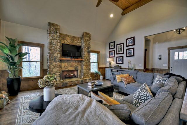 152 Oceola Drive, Ellijay, GA 30540