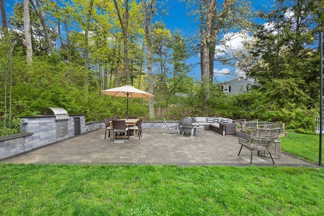 13 Fairview Rd, Medfield, MA 02052