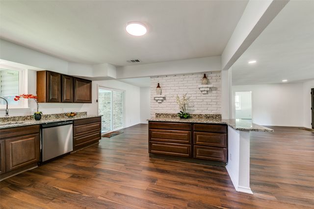 977 Green Castle Drive, Dallas, TX 75232