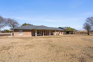339 Crestview Drive, Red Oak, TX 75154
