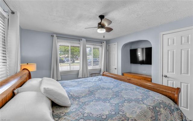 921 Hugo ST, Norfolk, VA 23513