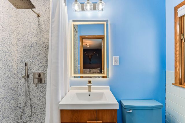 160 Stonybrook Way NE, Fridley, MN 55432