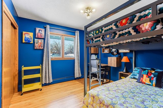 160 Stonybrook Way NE, Fridley, MN 55432