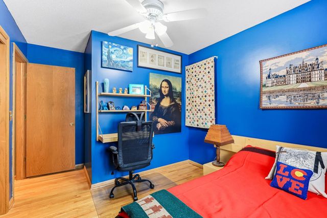 160 Stonybrook Way NE, Fridley, MN 55432