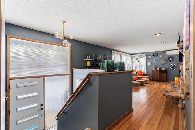 160 Stonybrook Way NE, Fridley, MN 55432