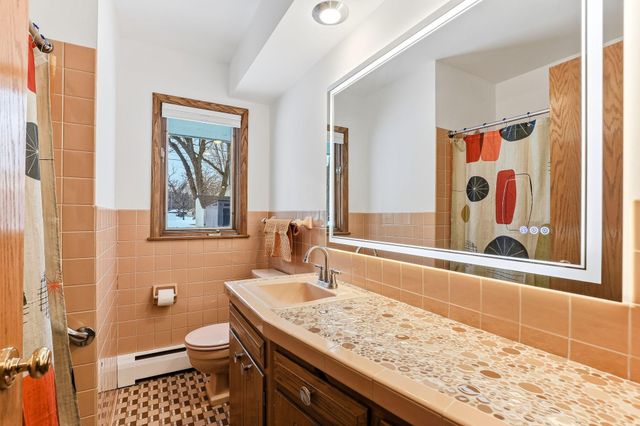 160 Stonybrook Way NE, Fridley, MN 55432