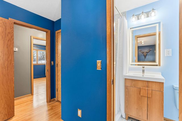 160 Stonybrook Way NE, Fridley, MN 55432