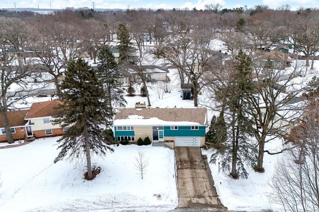 160 Stonybrook Way NE, Fridley, MN 55432