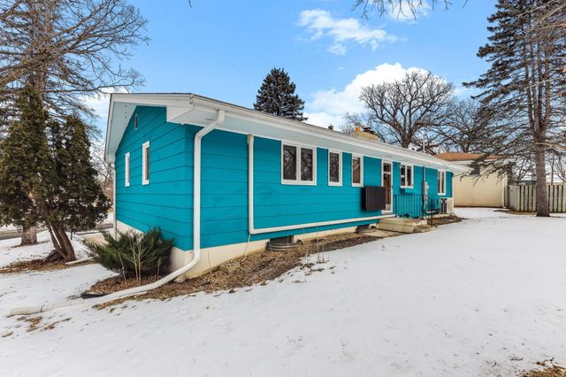 160 Stonybrook Way NE, Fridley, MN 55432