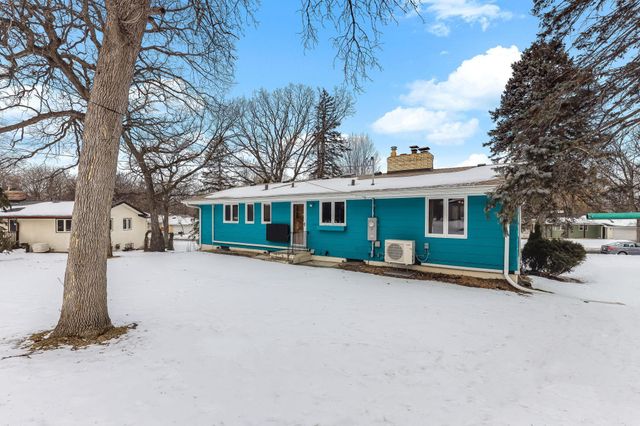 160 Stonybrook Way NE, Fridley, MN 55432