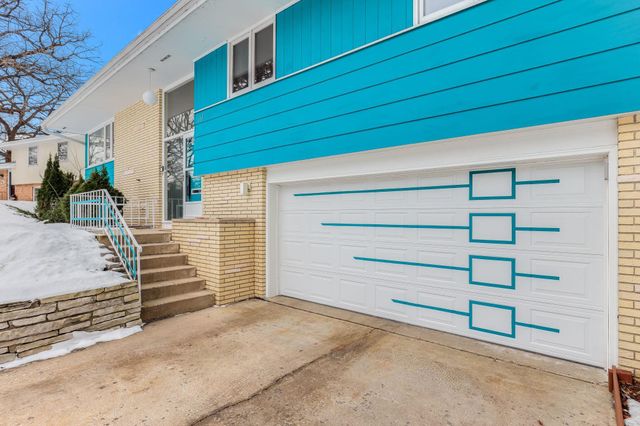 160 Stonybrook Way NE, Fridley, MN 55432