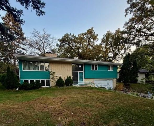 160 Stonybrook Way NE, Fridley, MN 55432