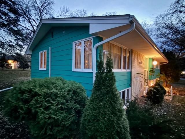 160 Stonybrook Way NE, Fridley, MN 55432