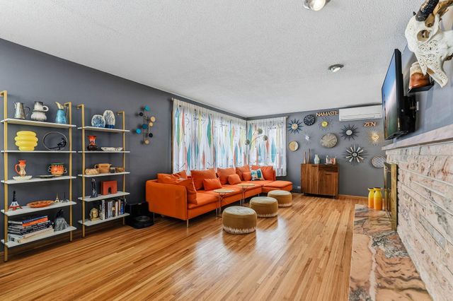 160 Stonybrook Way NE, Fridley, MN 55432