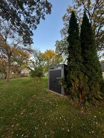 160 Stonybrook Way NE, Fridley, MN 55432