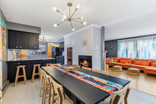 160 Stonybrook Way NE, Fridley, MN 55432