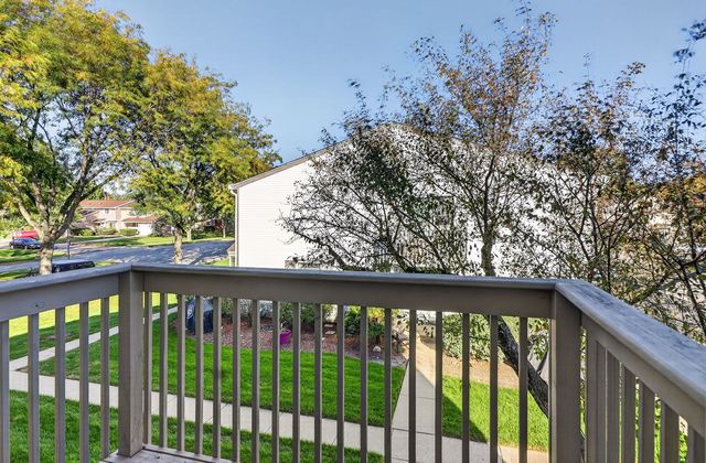 1101 Bunker Hill Court A, Wheaton, IL 60189