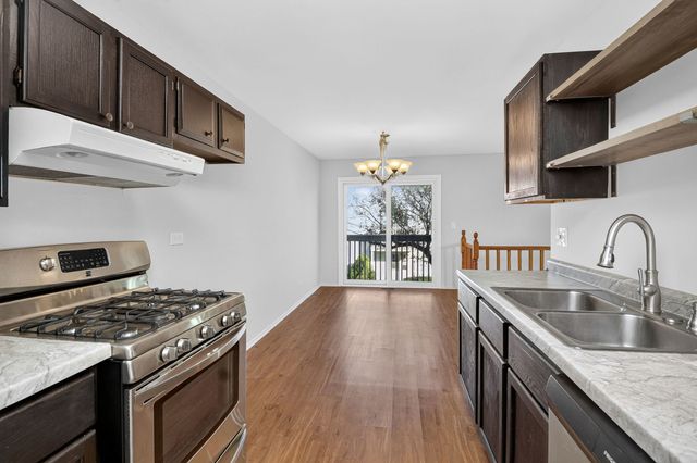1101 Bunker Hill Court A, Wheaton, IL 60189