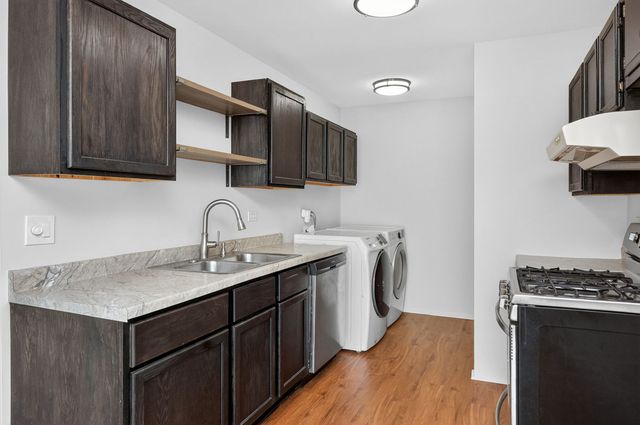 1101 Bunker Hill Court A, Wheaton, IL 60189