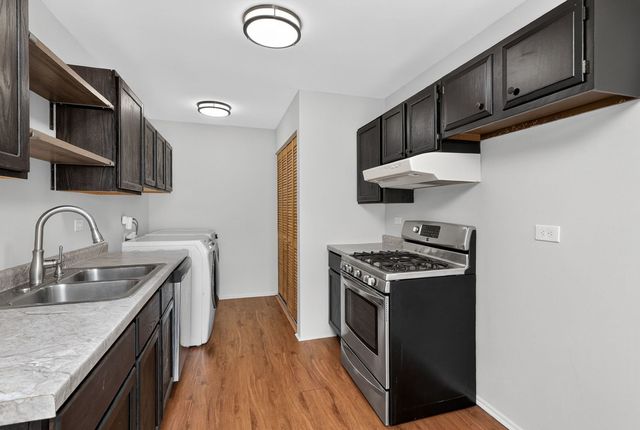 1101 Bunker Hill Court A, Wheaton, IL 60189