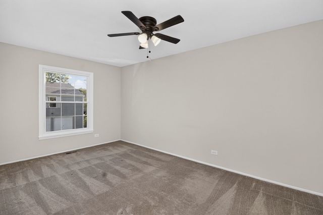 1101 Bunker Hill Court A, Wheaton, IL 60189