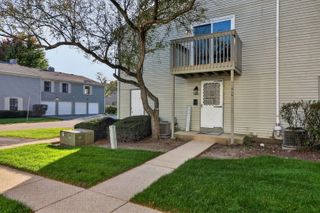 1101 Bunker Hill Court A, Wheaton, IL 60189