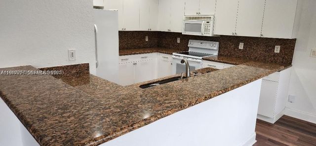 1863 Silverbell Ter 1863, Weston, FL 33327