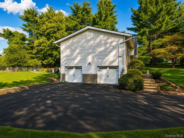 6 Elena Road, Campbell Hall, NY 10916