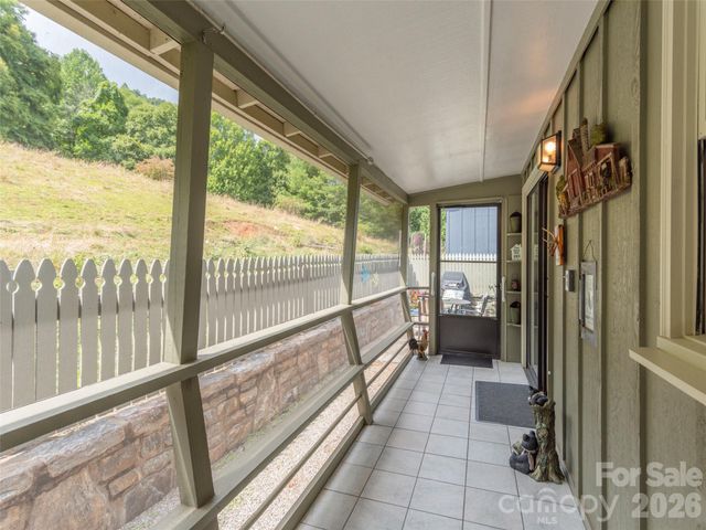 21 Flint Lane, Maggie Valley, NC 28751