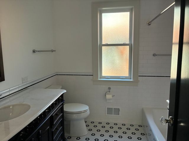 10611 S Claremont Avenue, Chicago, IL 60643