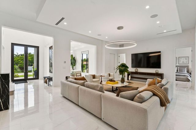 289 NW 11th Street, Boca Raton, FL 33432