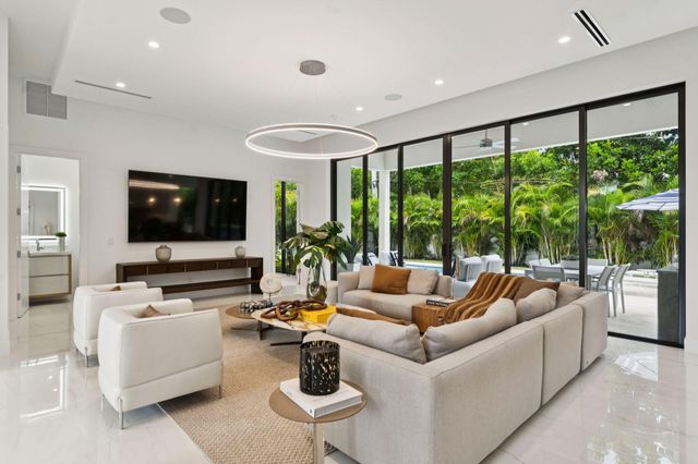 289 NW 11th Street, Boca Raton, FL 33432