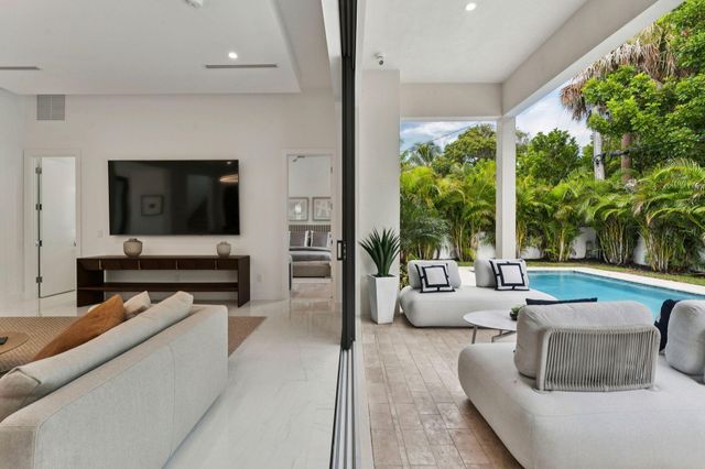 289 NW 11th Street, Boca Raton, FL 33432