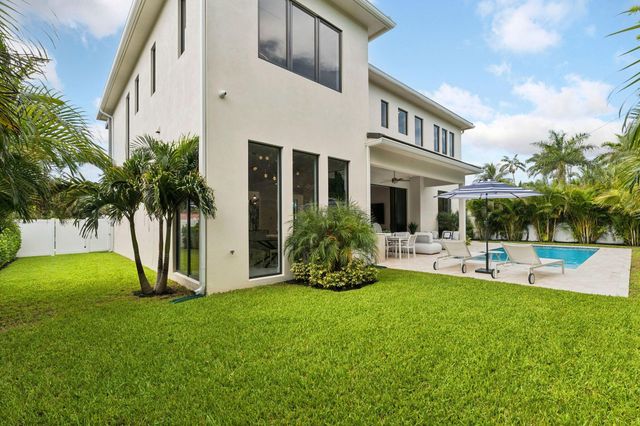 289 NW 11th Street, Boca Raton, FL 33432