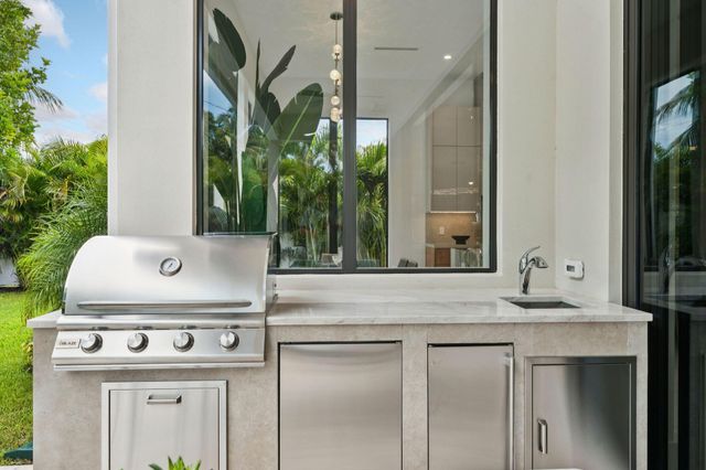 289 NW 11th Street, Boca Raton, FL 33432