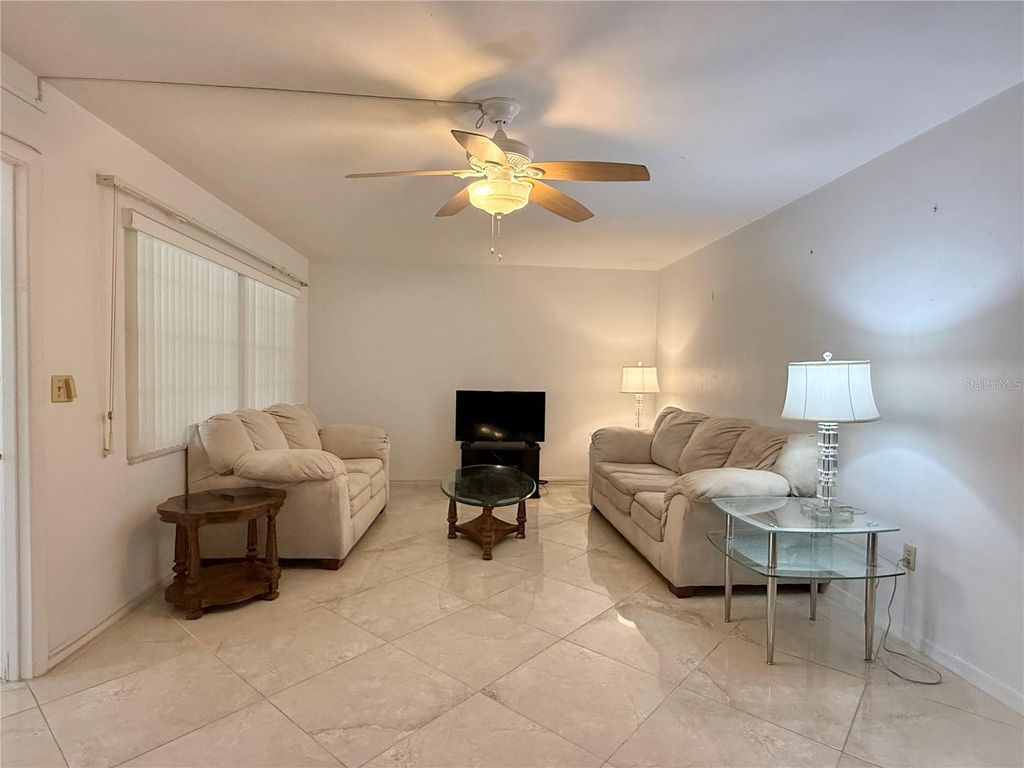 Image 5 of property listing at 4455 DUHME ROAD 203, St Petersburg, FL 33708