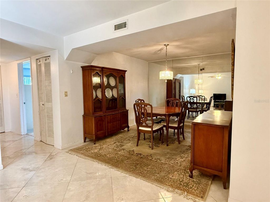 Image 7 of property listing at 4455 DUHME ROAD 203, St Petersburg, FL 33708