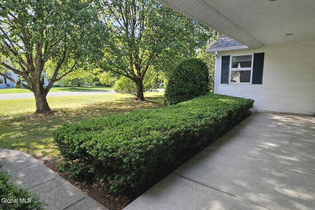 12 Lancestire Drive, Queensbury, NY 12804