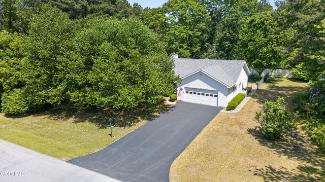 12 Lancestire Drive, Queensbury, NY 12804