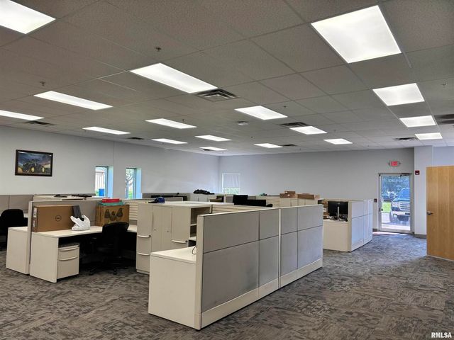 5430 SHERIDAN Street, Davenport, IA 52806