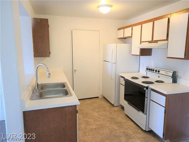 221 Mission Catalina Lane 202, Las Vegas, NV 89107