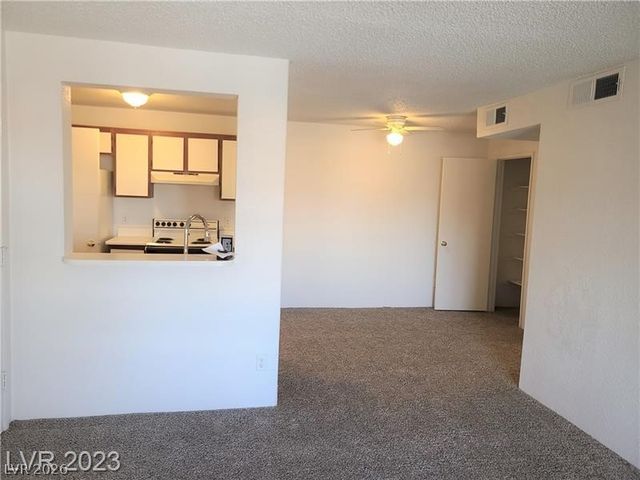 221 Mission Catalina Lane 202, Las Vegas, NV 89107