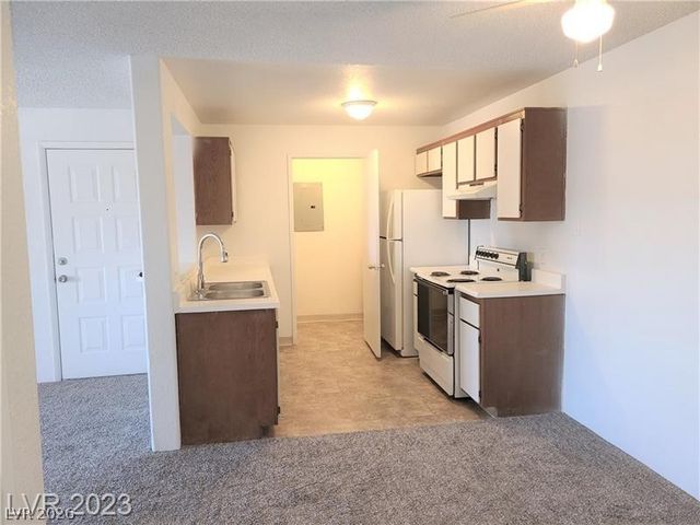 221 Mission Catalina Lane 202, Las Vegas, NV 89107